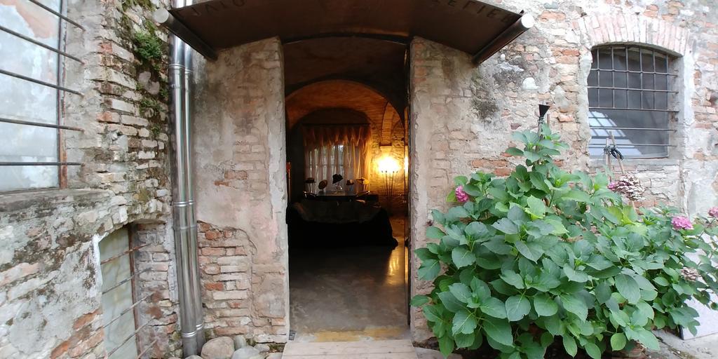 Villa Lo Scrigno Di Lara à Ceresara Extérieur photo