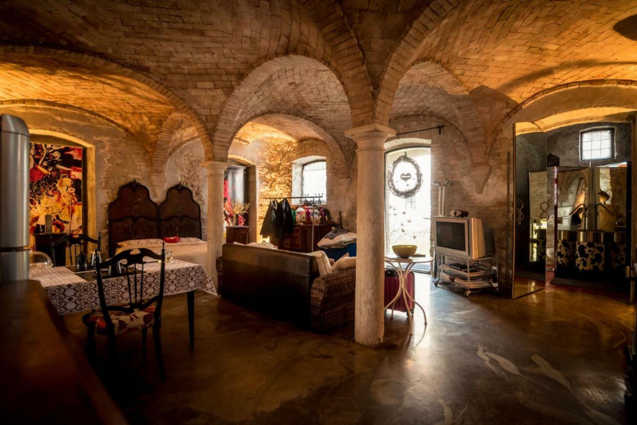 Villa Lo Scrigno Di Lara à Ceresara Extérieur photo