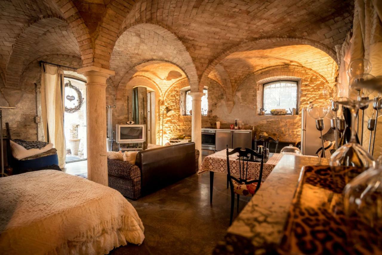 Villa Lo Scrigno Di Lara à Ceresara Extérieur photo